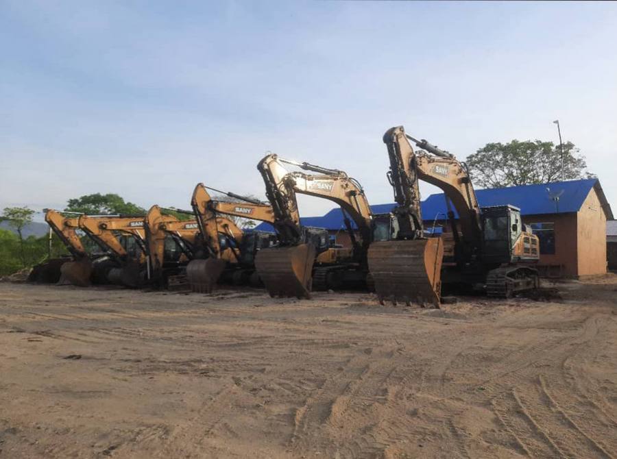 Excavator fleet material handling